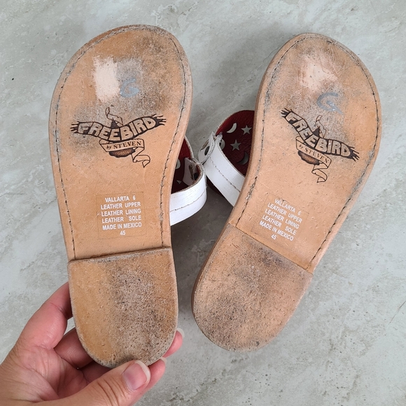 Freebird VALLARTA White Leather Celestial Moon & Stars Festival Thong Sandals 6 - Picture 12 of 13